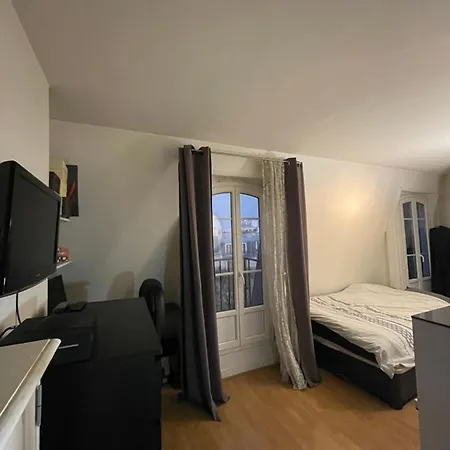 Amazing View On Paris ! Peaceful Place ! Apartment